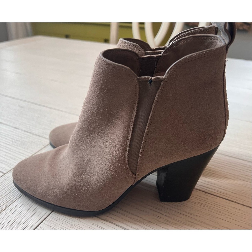 Michael Kors leather ankle boots w/‎ block heel. Slip on, tan, 3.5" heel. Size 8